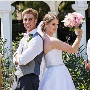 Meet your Posher, Laura